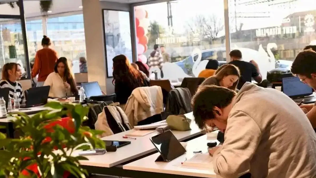İzmir'de Kent Kitaplığı'na yoğun ilgi