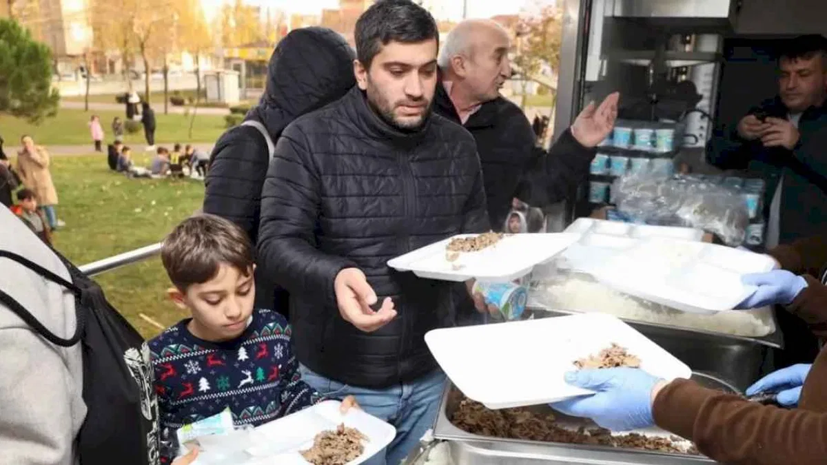 Kocaeli'den Darıca'da yemek ikramı