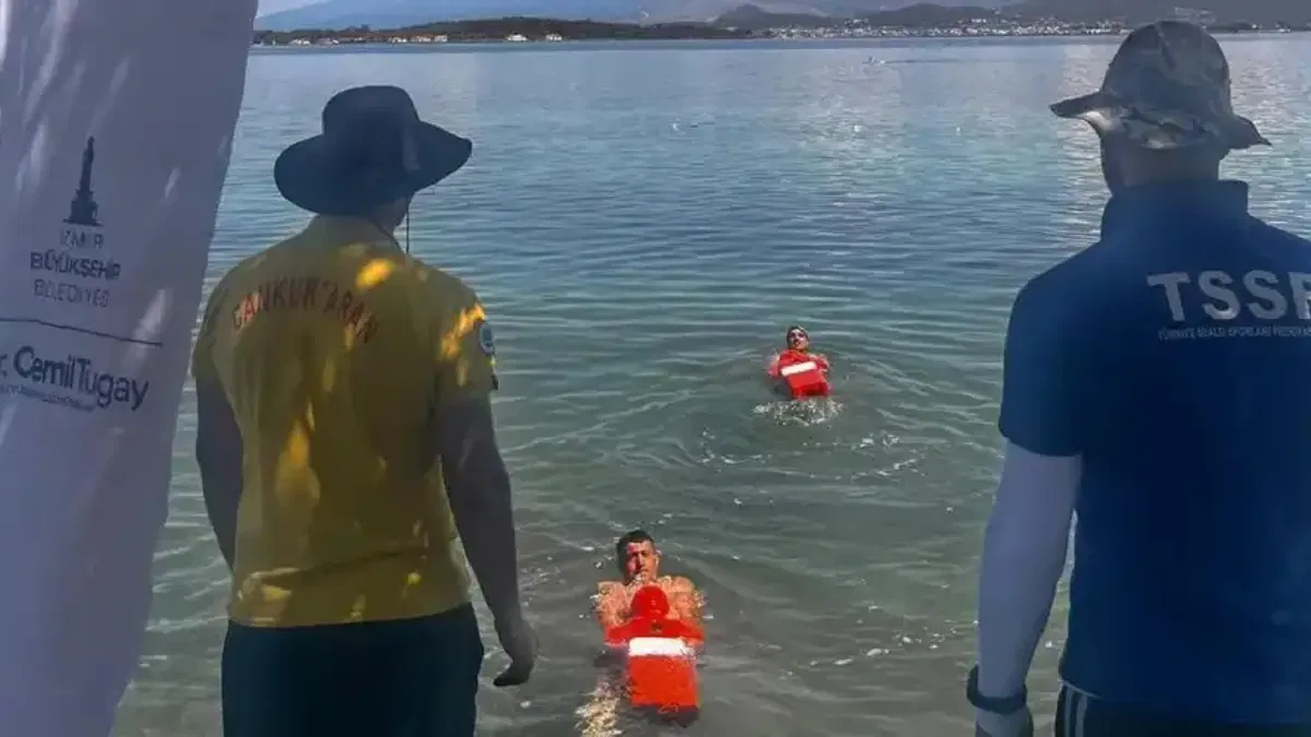 İzmir sahillerinde hayat nöbeti