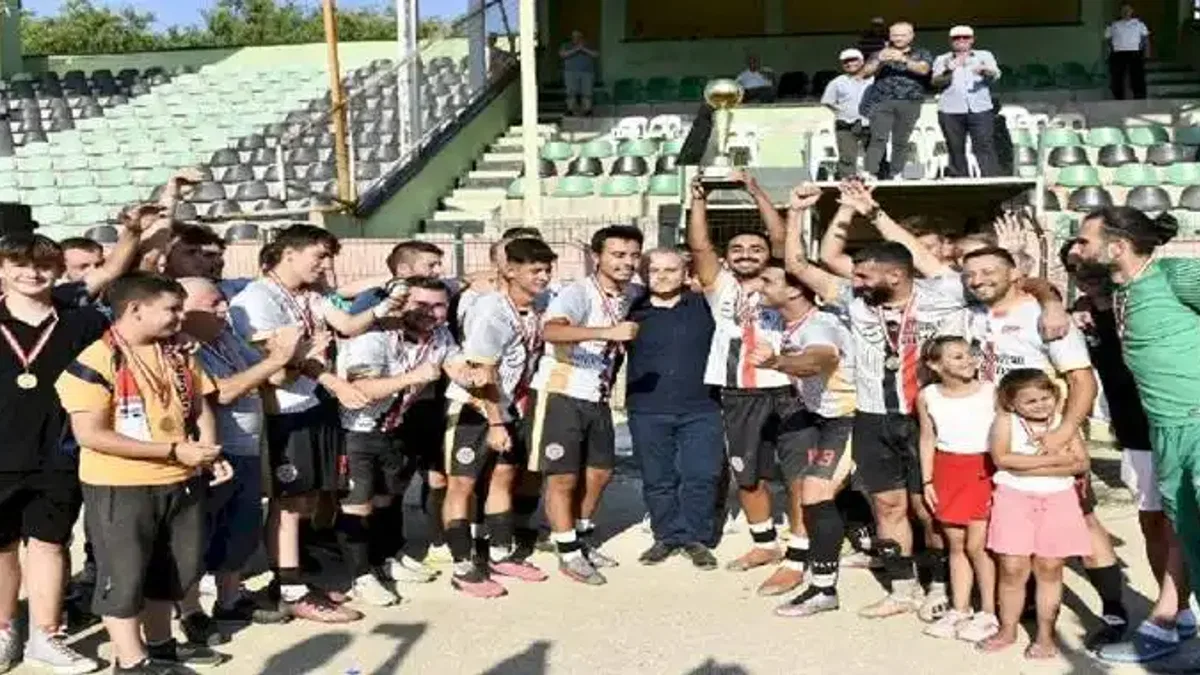 Futbolda Hasköyspor mahallelerin şampiyonu oldu