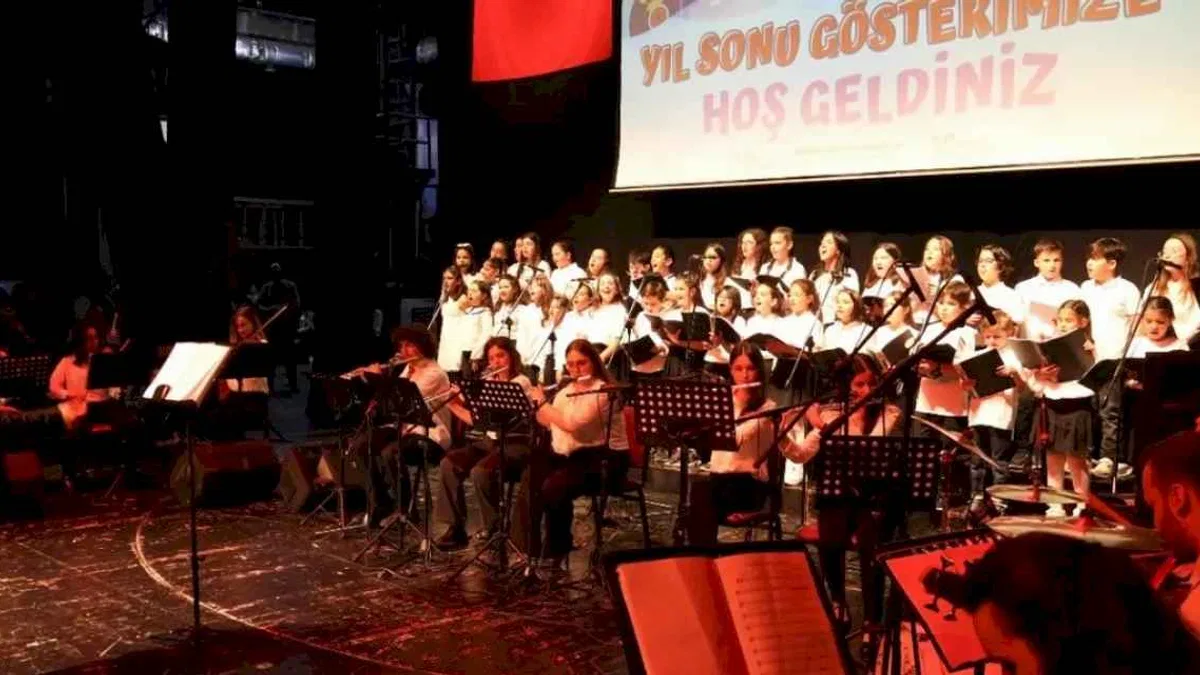 İzmit Sanat Akademisi’nden muhteşem yıl sonu konseri