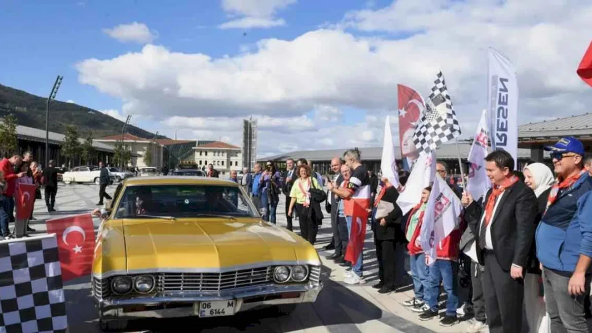Osmangazi'de klasik otomobiller Başkan Aydın’ın startıyla yola çıktı