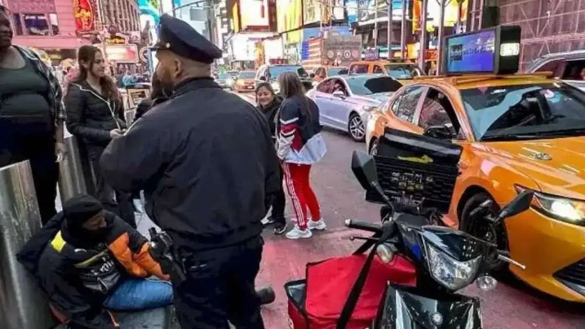 Manhattan'ın işlek caddesinde kaza!