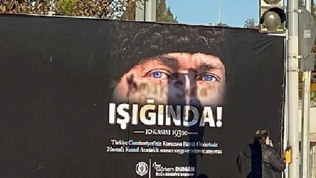 Buca'da Atatürk afişlerine çirkin saldırı