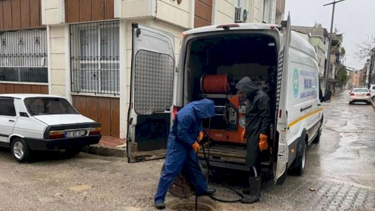 Manisa Büyükşehir ve MASKİ sağanak yağışa karşı sahada