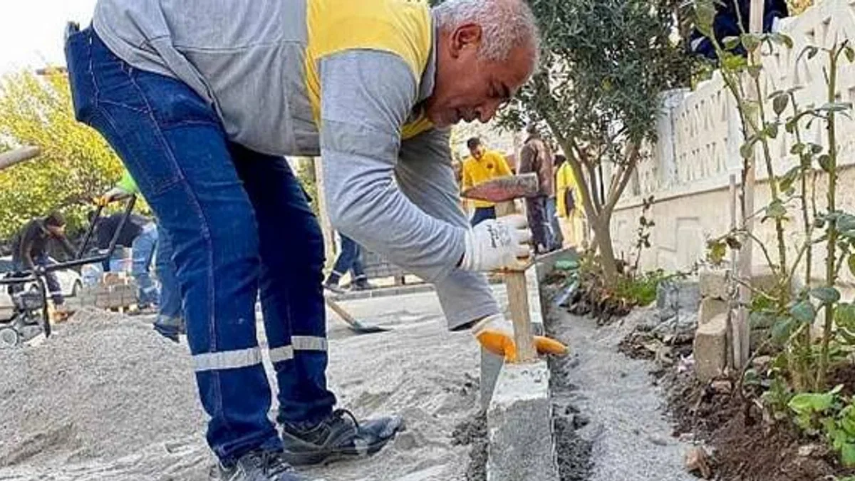 Didim Belediyesi Hisar Mahallesi 2463 Sokak'ta başlatılan yol yapım çalışmalarını tamamlandı.