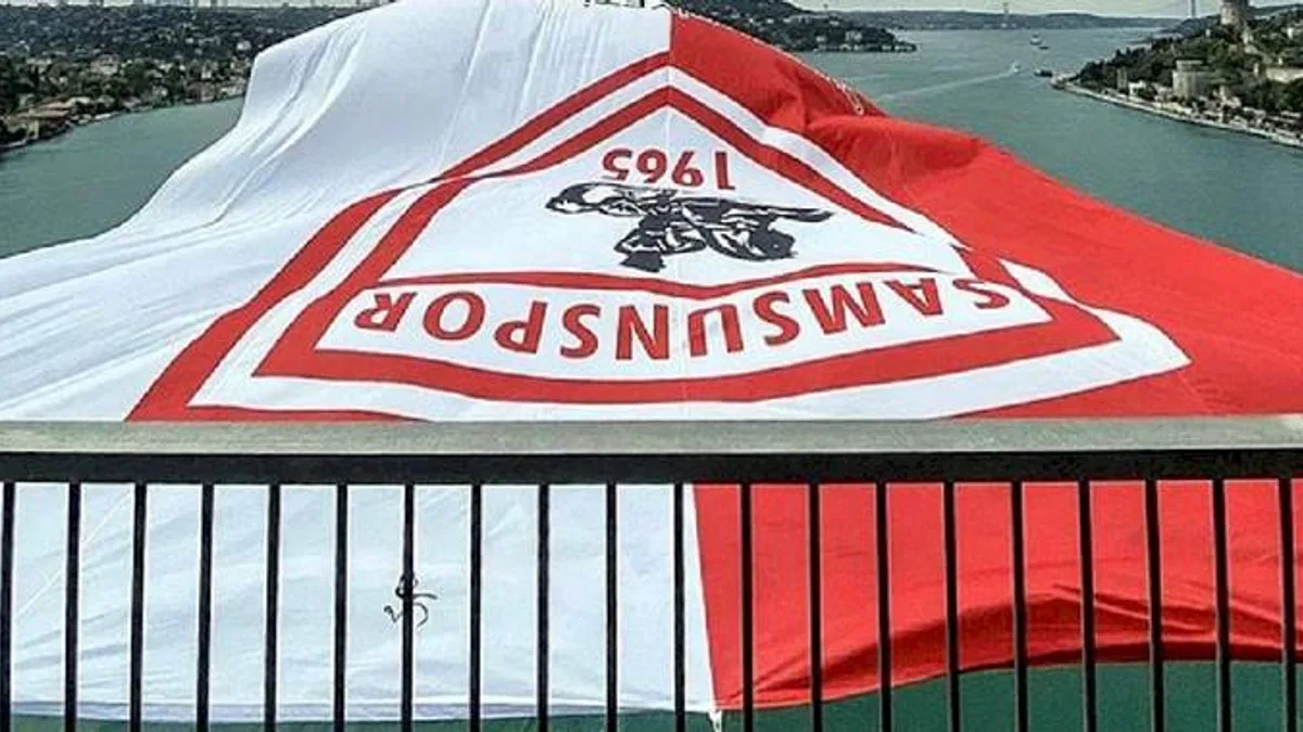 Şampiyon Samsunspor’un bayrağı İstanbul Boğazı'na asıldı!
