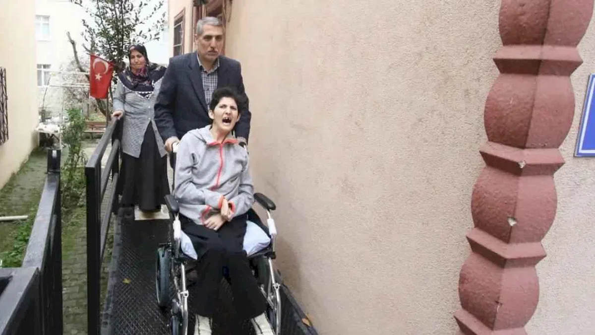 Kocaeli Büyükşehir'den engelli bireye özel rampa