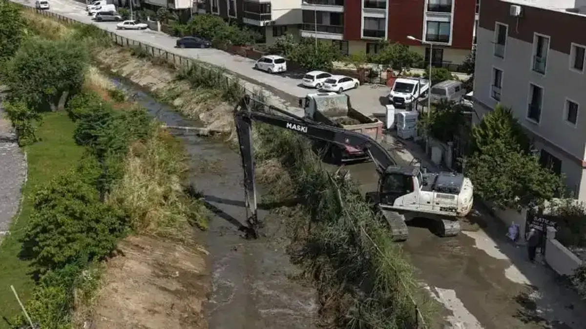 Manisa’da sulama kanalında kapsamlı temizlik