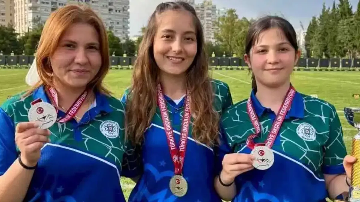 Muğlalı okçularından Antalya'da madalya yağmuru