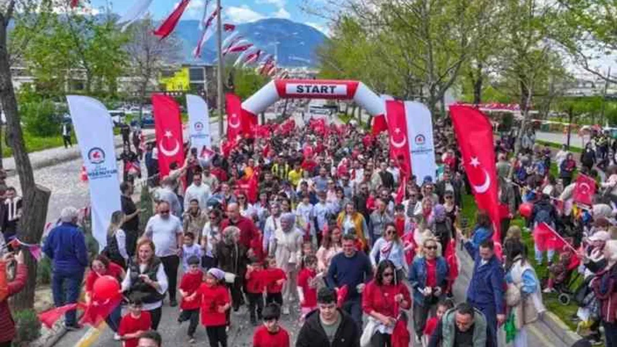 Denizli’de 23 Nisan Coşkusu çocuk koşusuyla başladı