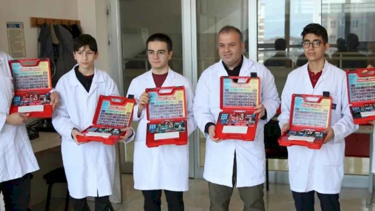 Ordu'da kodlama eğitimiyle okula gelir sağlıyor