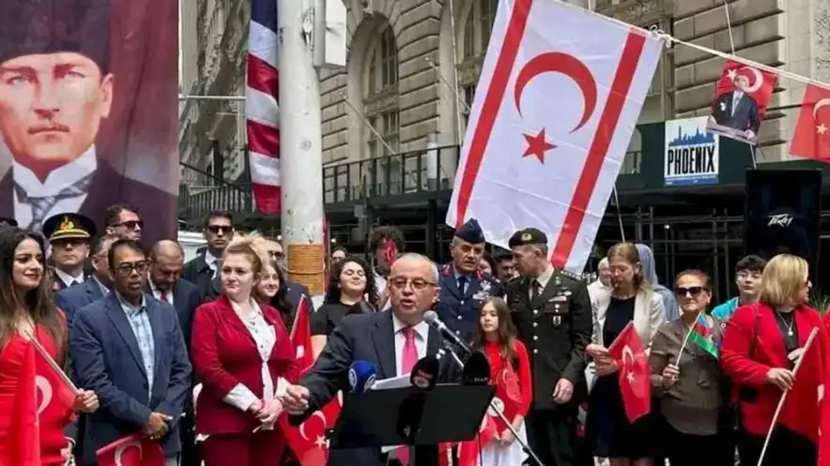 Türk Bayrağı Wall Street'te göndere çekildi