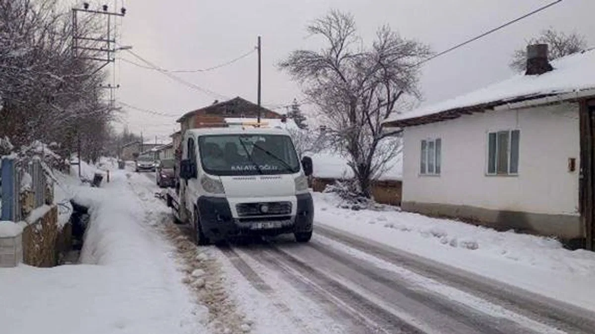 Pazaryeri beyaza büründü