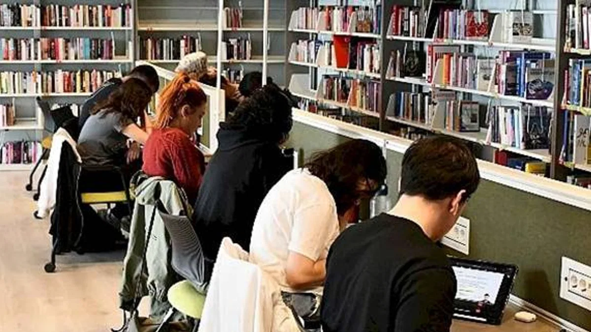 Lüleburgaz Belediyesi'nin Halide Edip Adıvar Kütüphanesi'ne yoğun ilgi