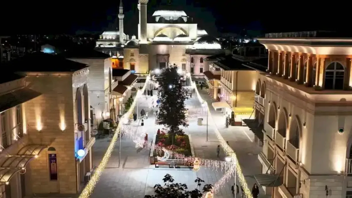 Konya şehir merkezi Kurban Bayramı öncesi ışıl ışıl oldu