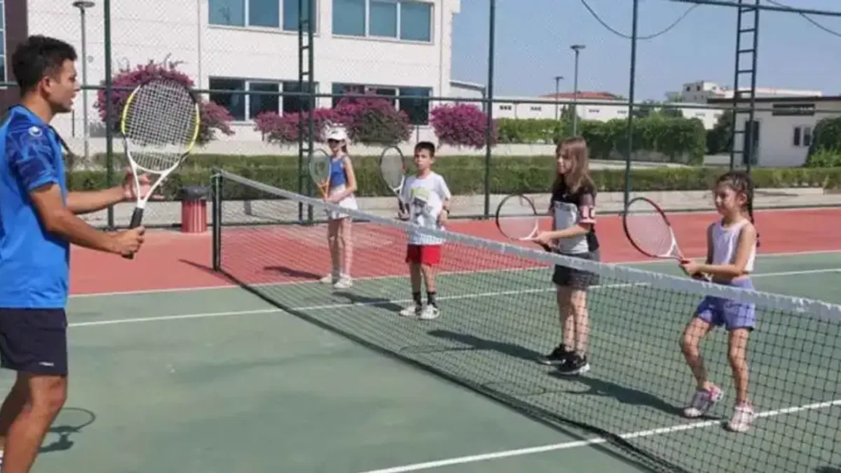 Antalya Büyükşehir Döşemealtı’nda yeni tenis kursu açtı