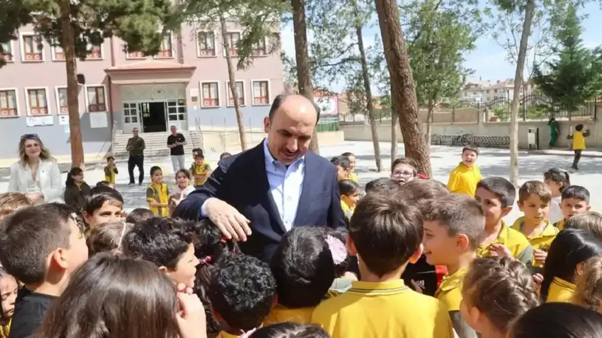 Konya'da Başkan Altay karne sevincine ortak oldu