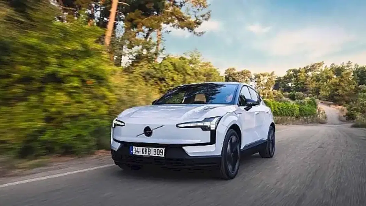 Volvo'nun En Kompakt ve Tamamen Elektrikli SUV'u EX30 Türkiye Yollarında