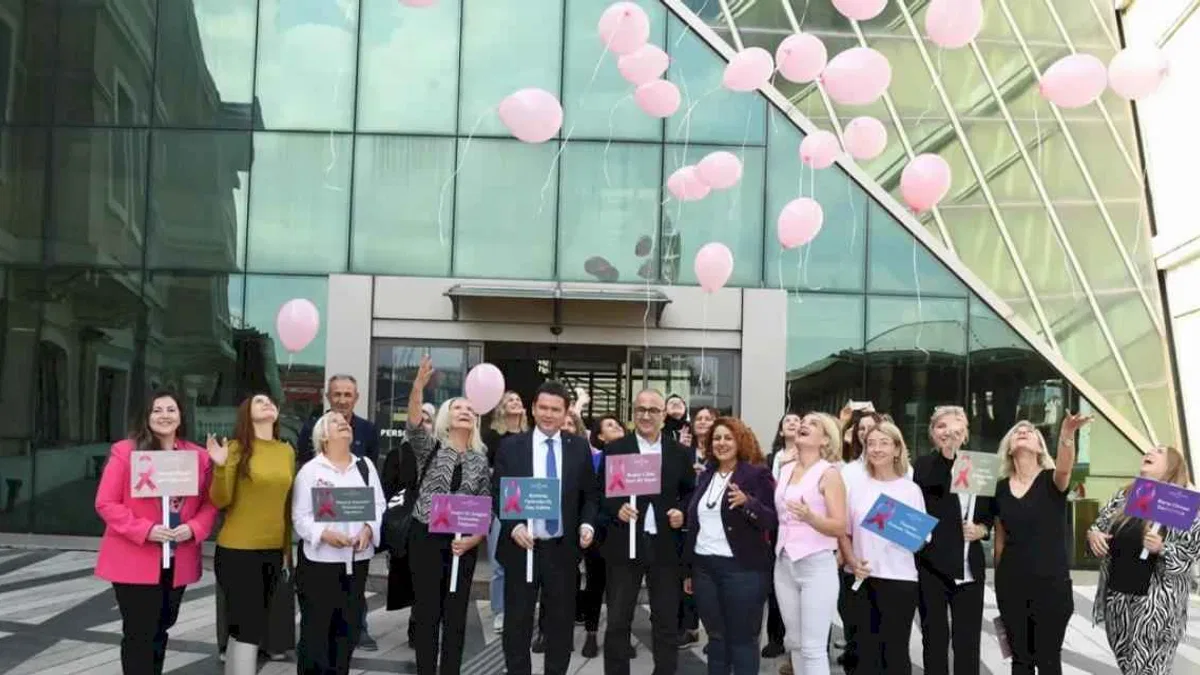 Osmangazi'de pembe balonlar meme kanserine farkındalık için uçuruldu