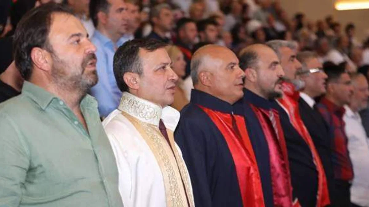 Erciyes Üniversitesi Eğitim Fakültesi yeni mezunlarını verdi
