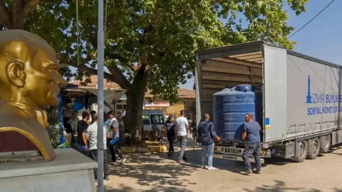 İzmir Büyükşehir yanan köylere can suyu oluyor