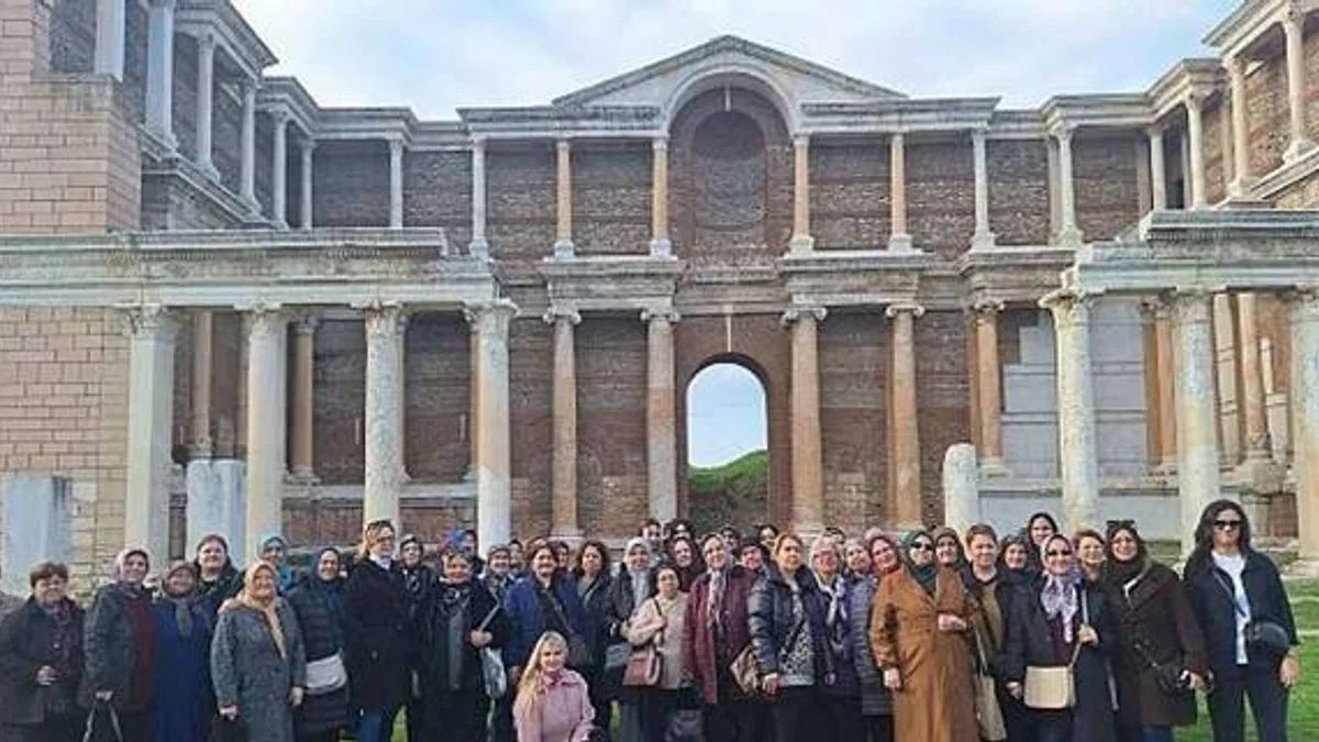 Manisalı Kadınlar Salihli İlçesindeki Güzellikleri Keşfetti