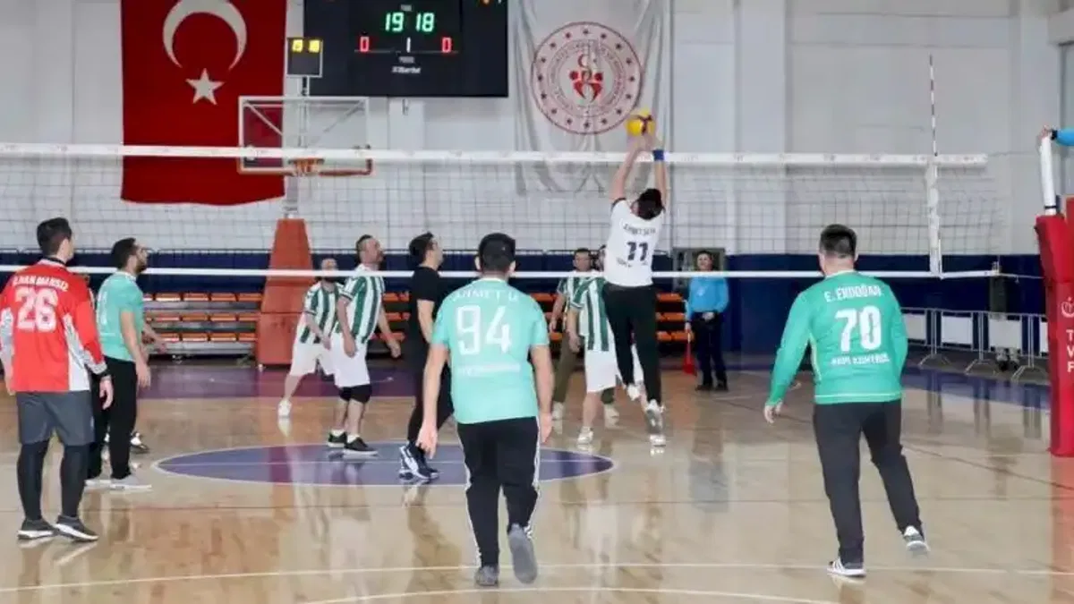 Karatay’da birimler arası voleybol turnuvası başladı