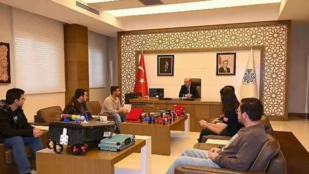 TEKNOFEST'te Selçuklu'yu Gururlandıran Takımlardan Başkan Pekyatırmacı'ya Ziyaret
