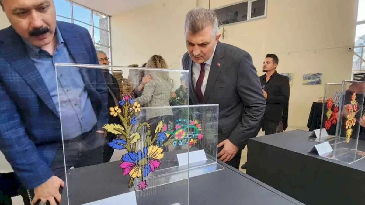 Kocaeli'de akademisyenlerden karma sergi