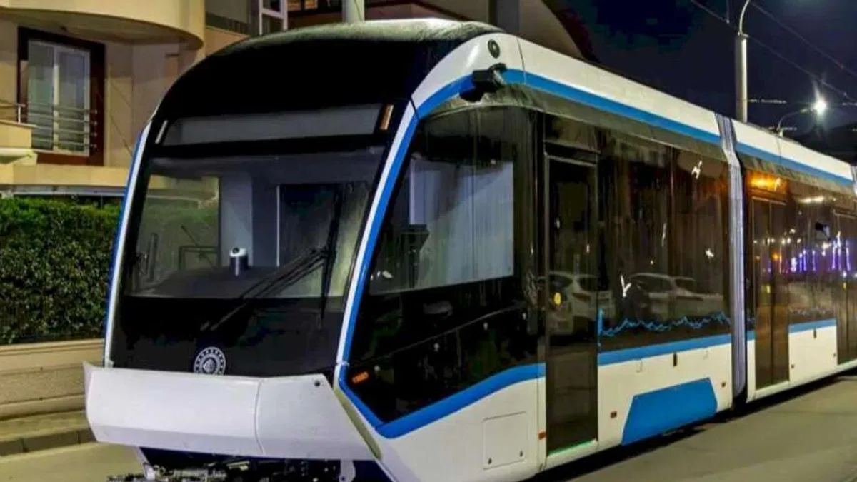 Kocaeli'de raylı sistem güçleniyor... 5 tramvayın ilki raya indi