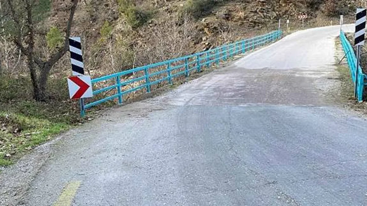 Salihli ve Alaşehir'de Köprü Korkulukları Yenilendi