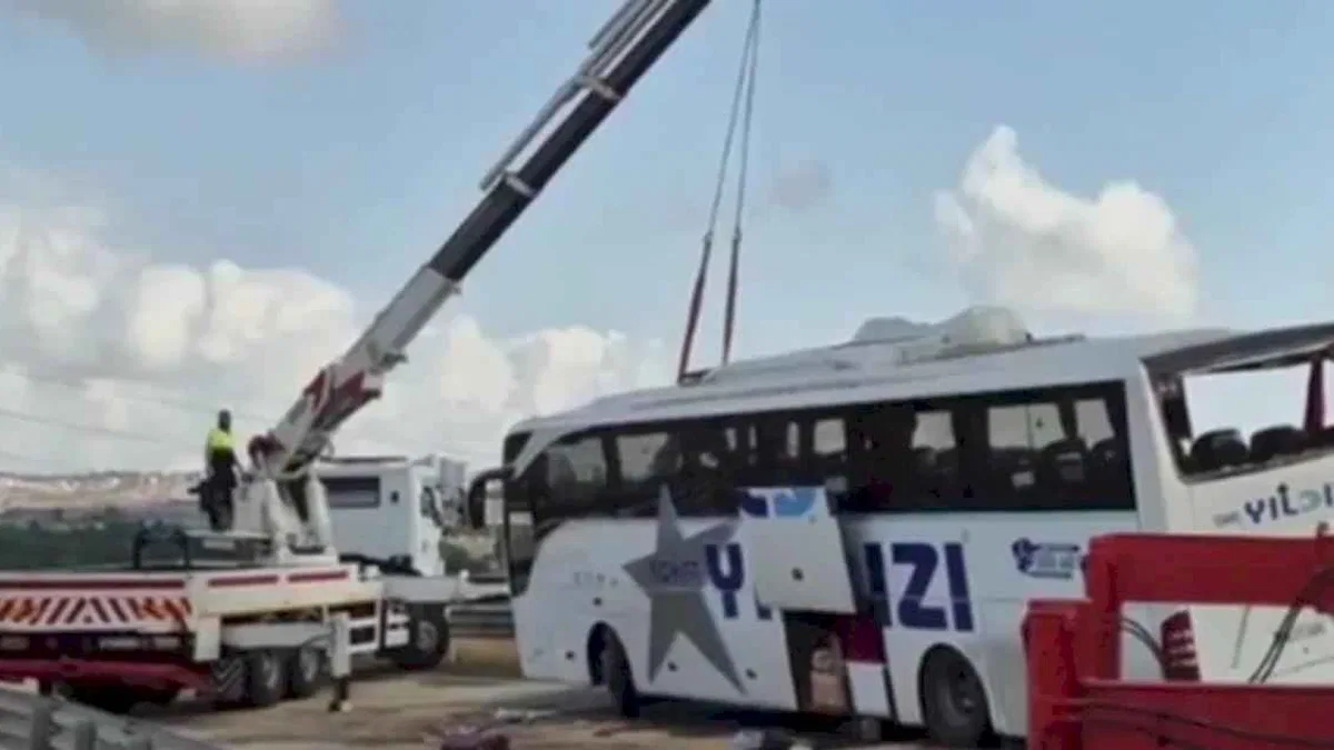 İstanbul Kuzey Marmara Otoyolu’nda feci kaza: 3 ölü, 20 yaralı!