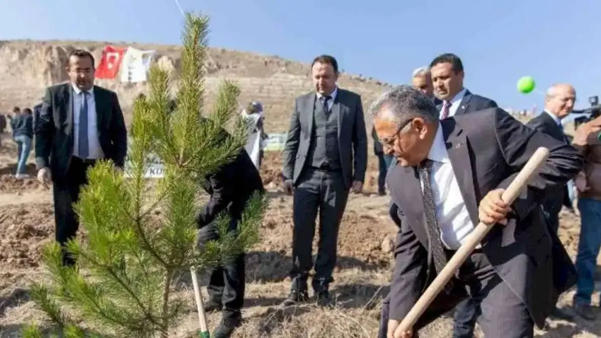Bakanlık ve  ile Büyükşehir Belediyesi’nden Erciyes’te ağaçlandırma töreni