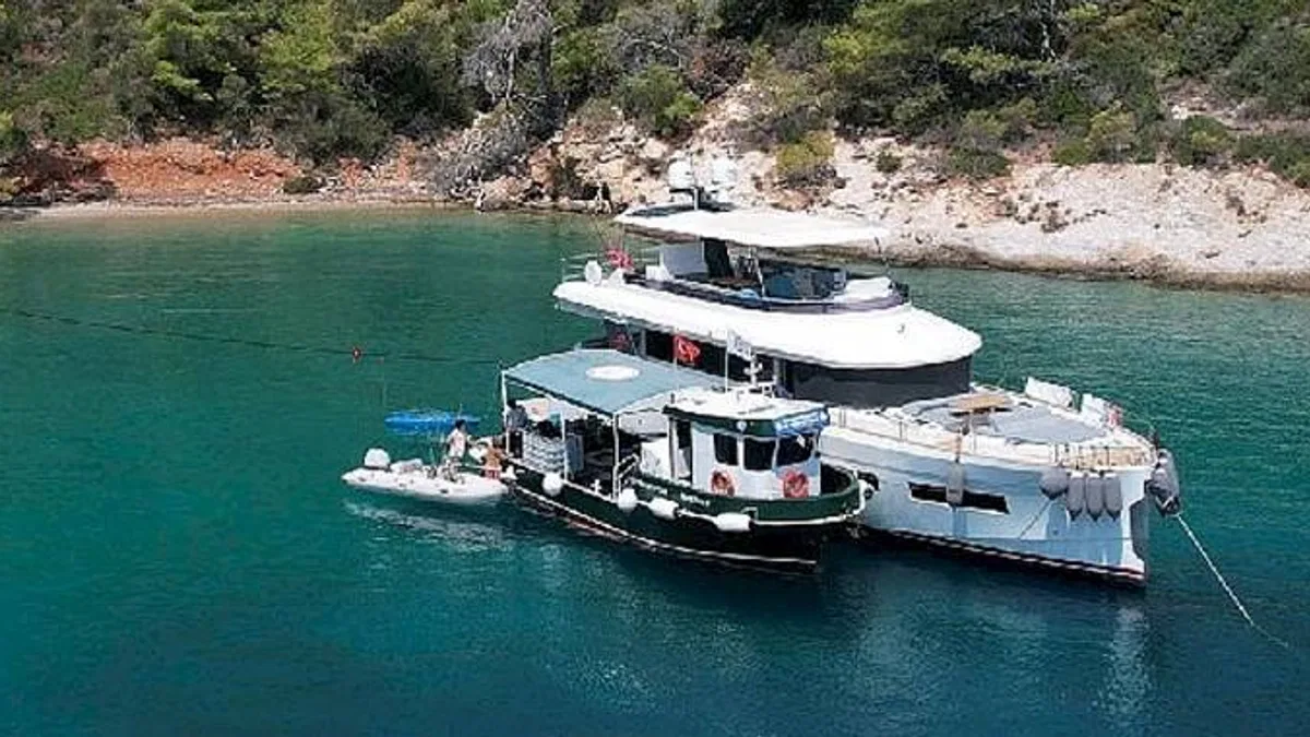 Muğla Büyükşehir Bu Yıl 10 Bin Tekneden Atık Topladı