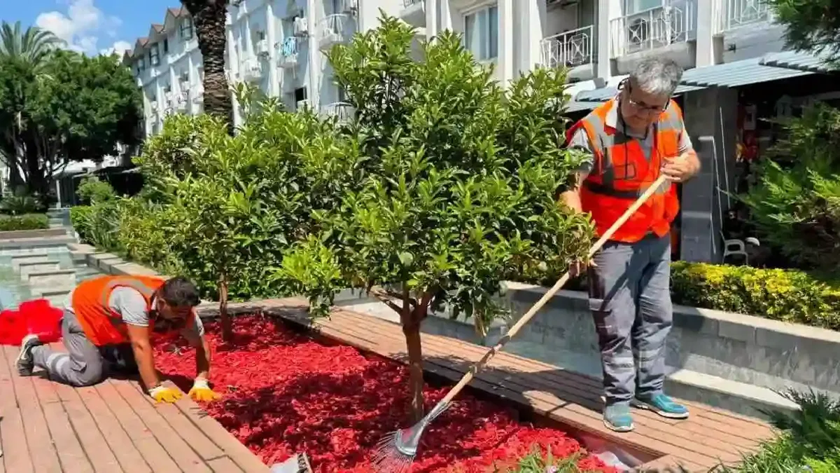Antalya Büyükşehir’den Kemer Liman'a bakım onarım