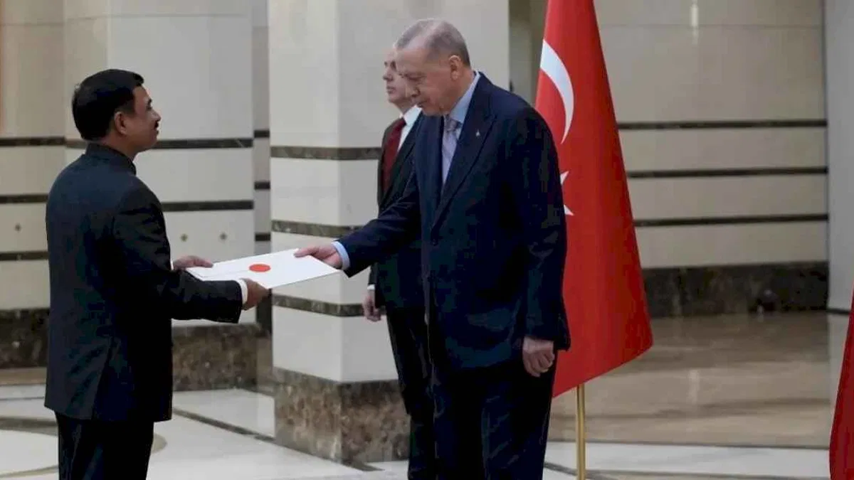 Cumhurbaşkanı Erdoğan'a üç Büyükelçi'den güven mektubu