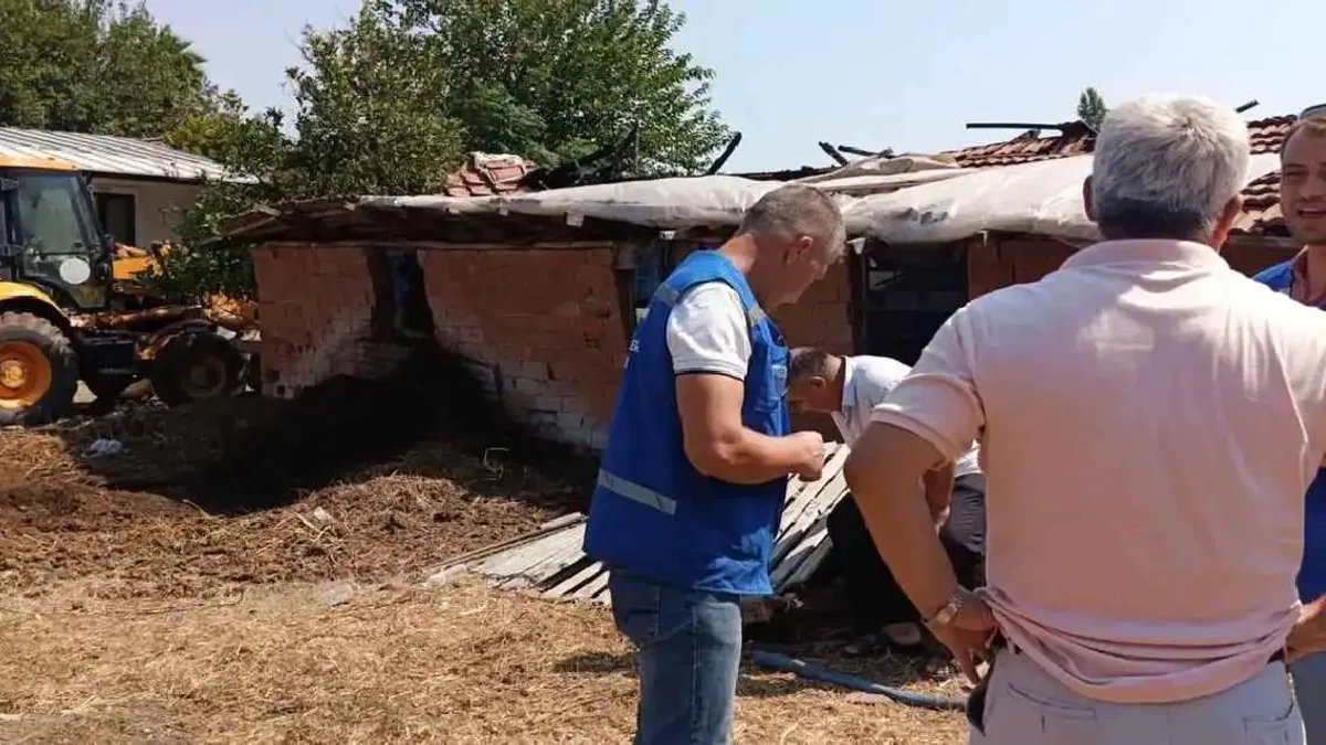 Muğla Ortaca'daki yangında 500 ot balyası zarar gören üreticiye destek