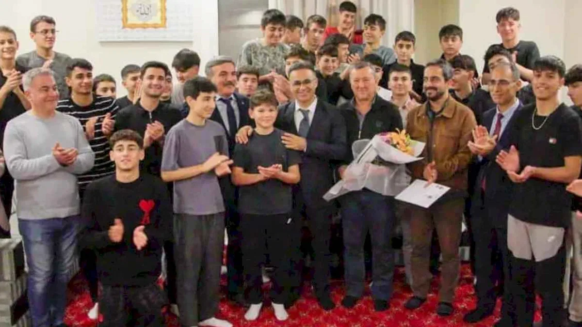 İzmir İl Milli Eğitim Müdürü Yahşi’den anlamlı ziyareti