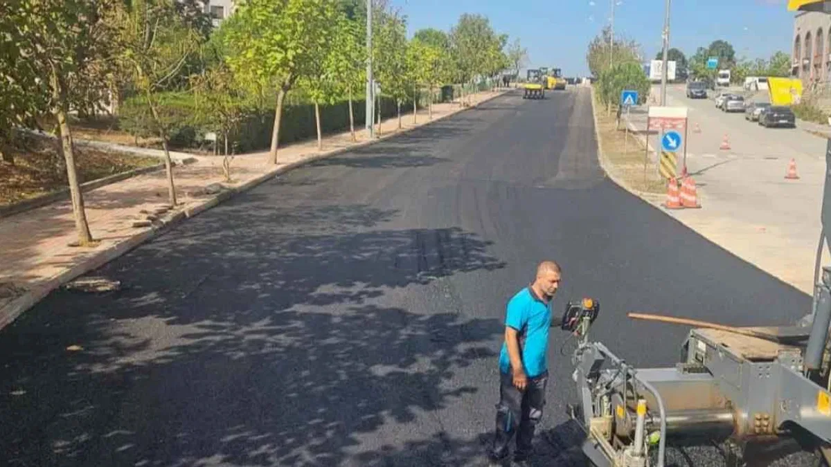 Kocaeli’de Alparslan Bulvarı modern asfaltla yenilendi