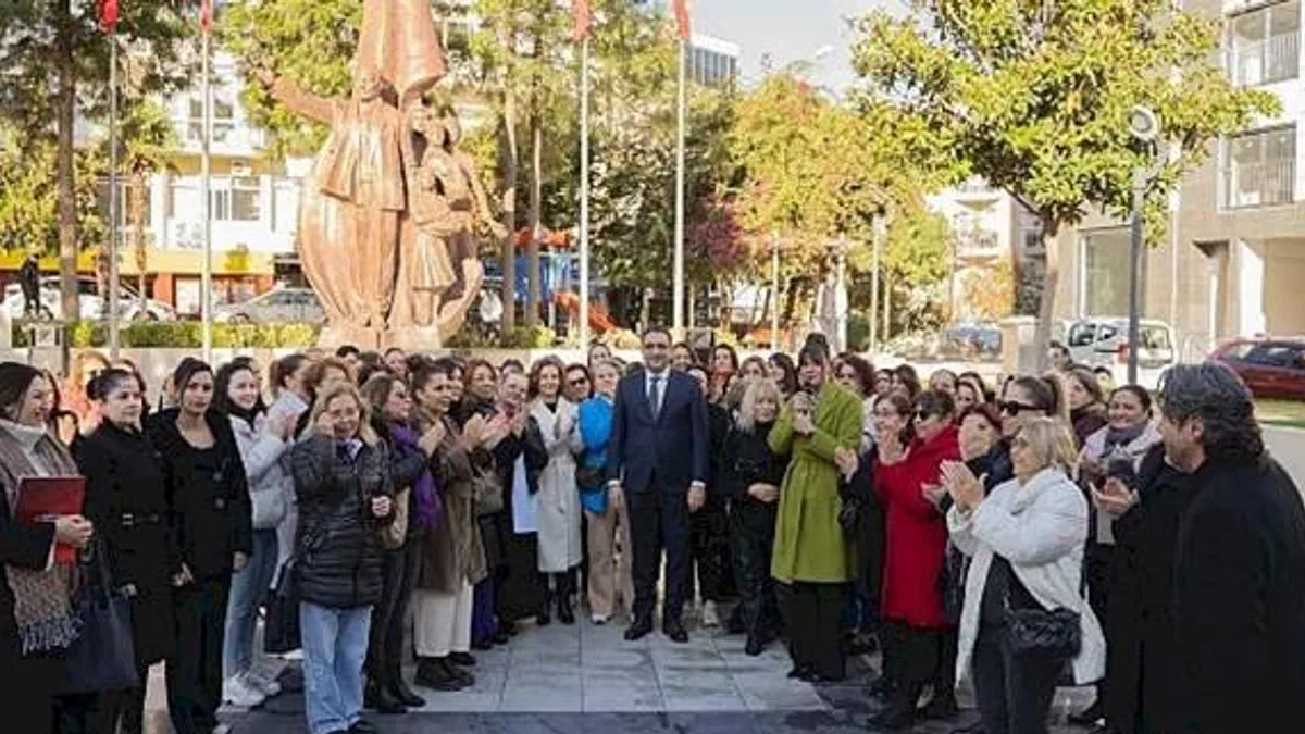 Balçova'dan kadın cinayetlerine tepki - Yiğit, yerel yönetim eşitlik belgesini imzaladı