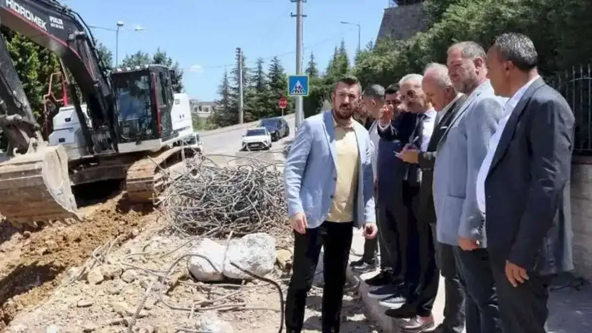 İzmit Belediyesi Huzur Sokak’ta istinat duvarı yapıyor