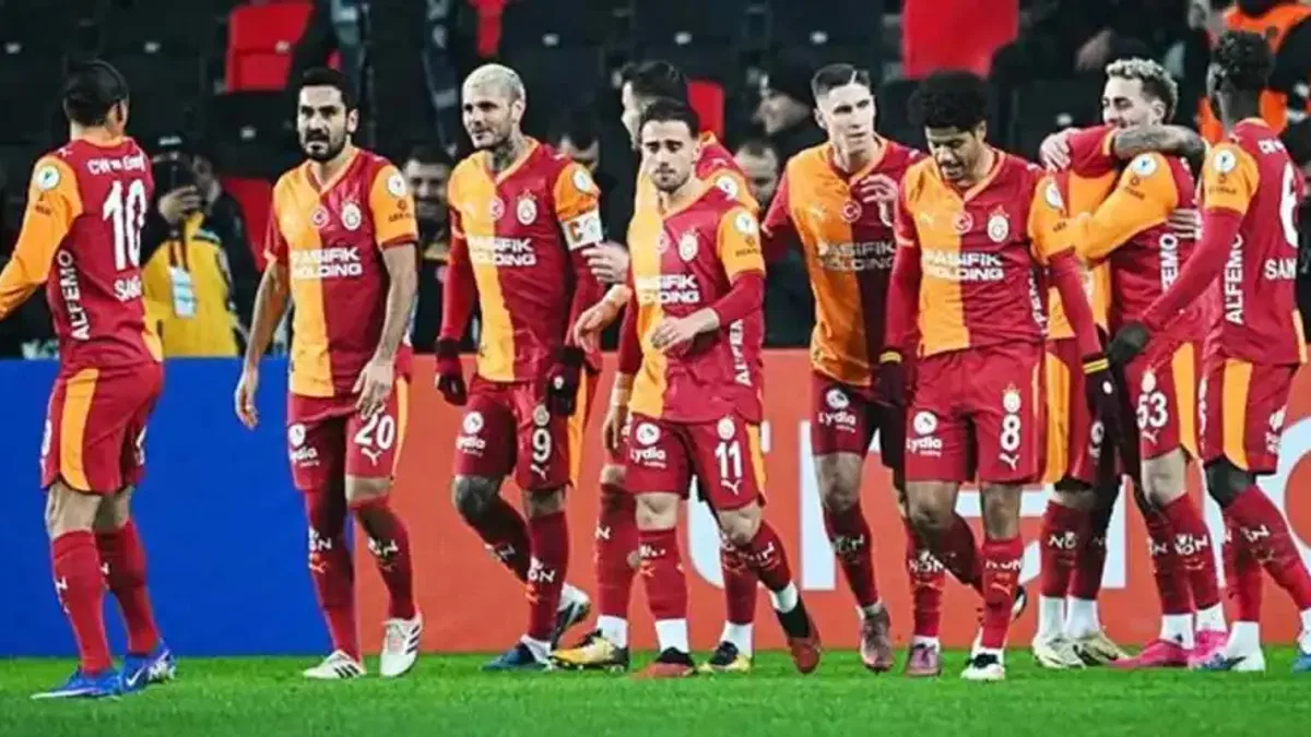 Galatasaray 4 -1 Trabzonspor (Maç Sonucu) Turkcell Süper Kupa'da ilk finalist Galatasaray!