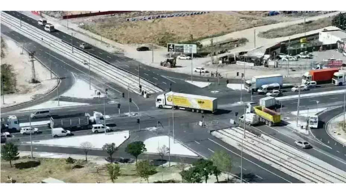Konya'da tramvay hattı güzergahında altyapı yenilemesi