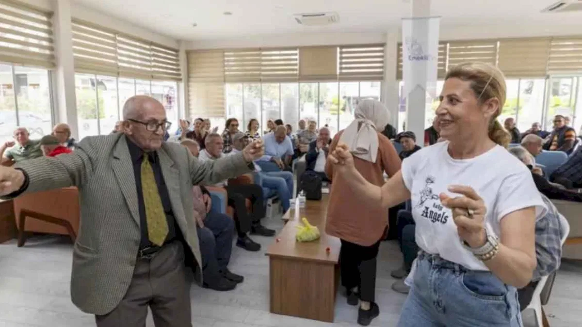 Emekli evlerinde bayram coşkusu