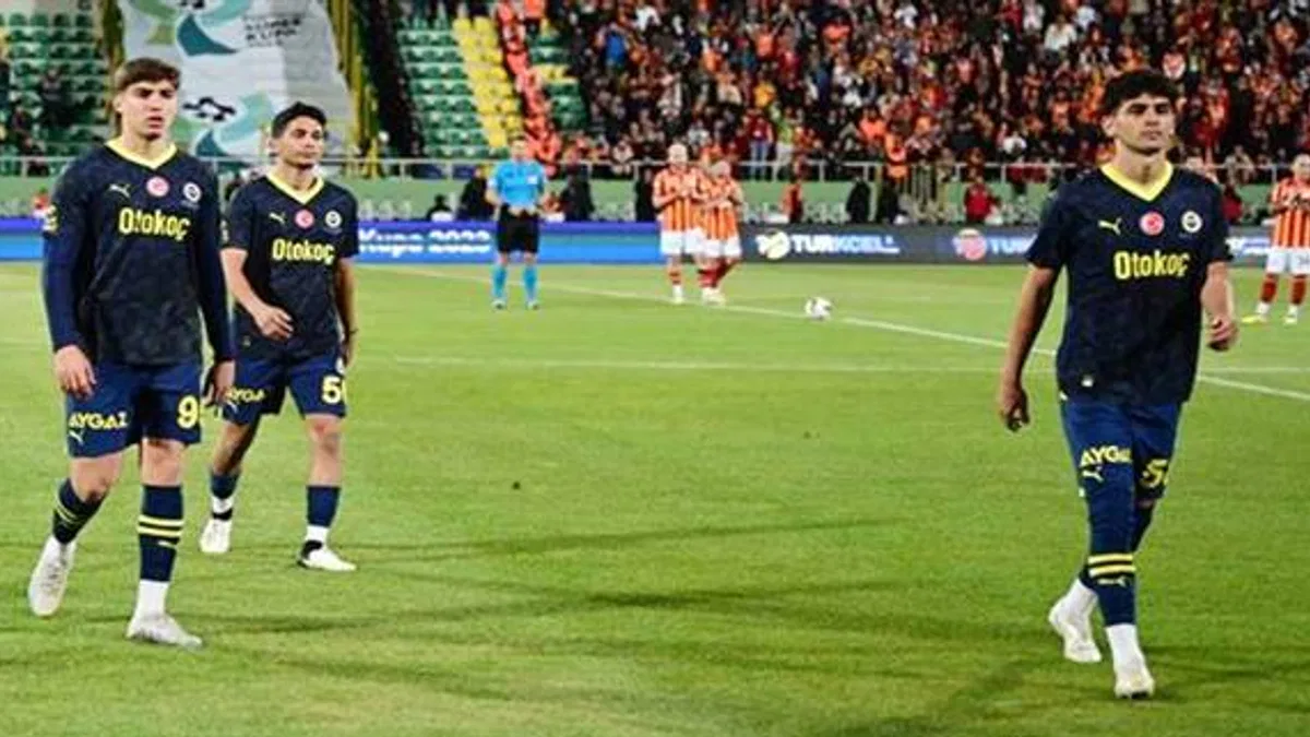 Fenerbahçe kupa finalinde sahadan çekildi