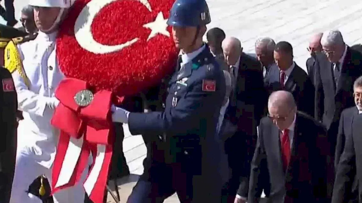 Devlet erkanı Ata'nın huzurunda