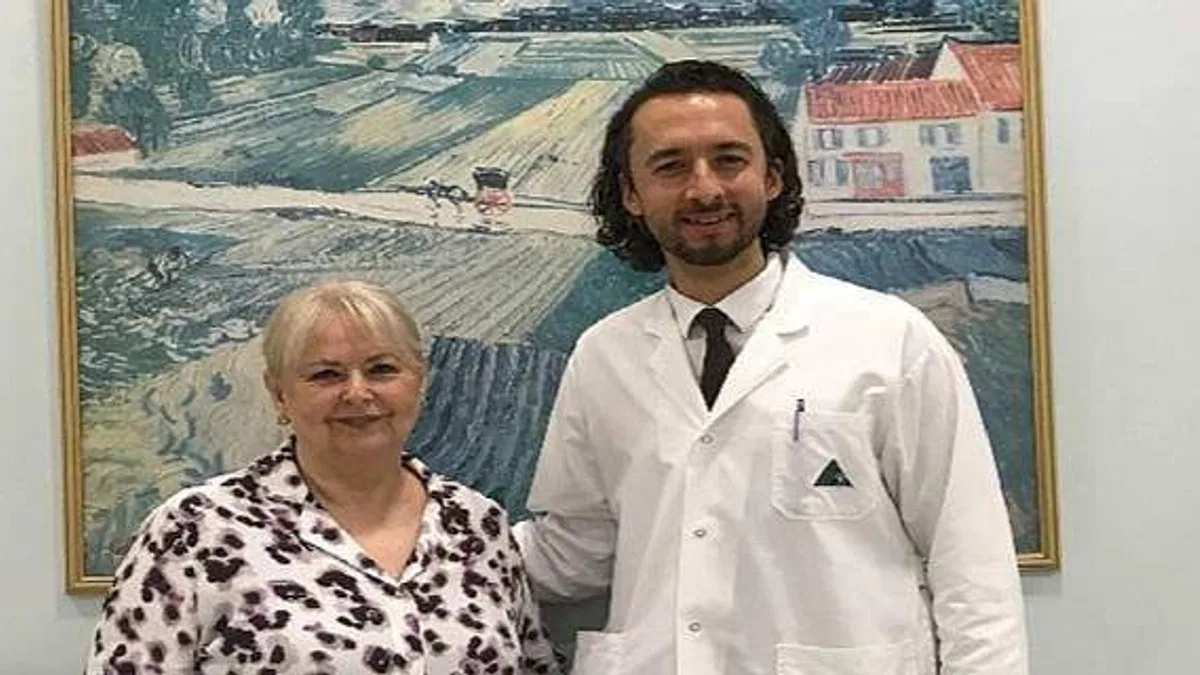 Prof. Dr. Gökhan Meriç: "Protez Ameliyatı Olan Hastalar Ertesi Gün Ayağa Kalkıp Yürüyebiliyor"