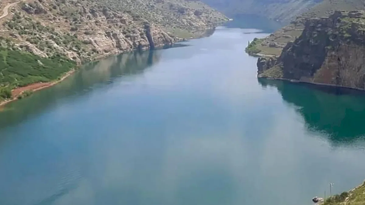 Dicle Barajı'nda kontrollü su tahliyesi