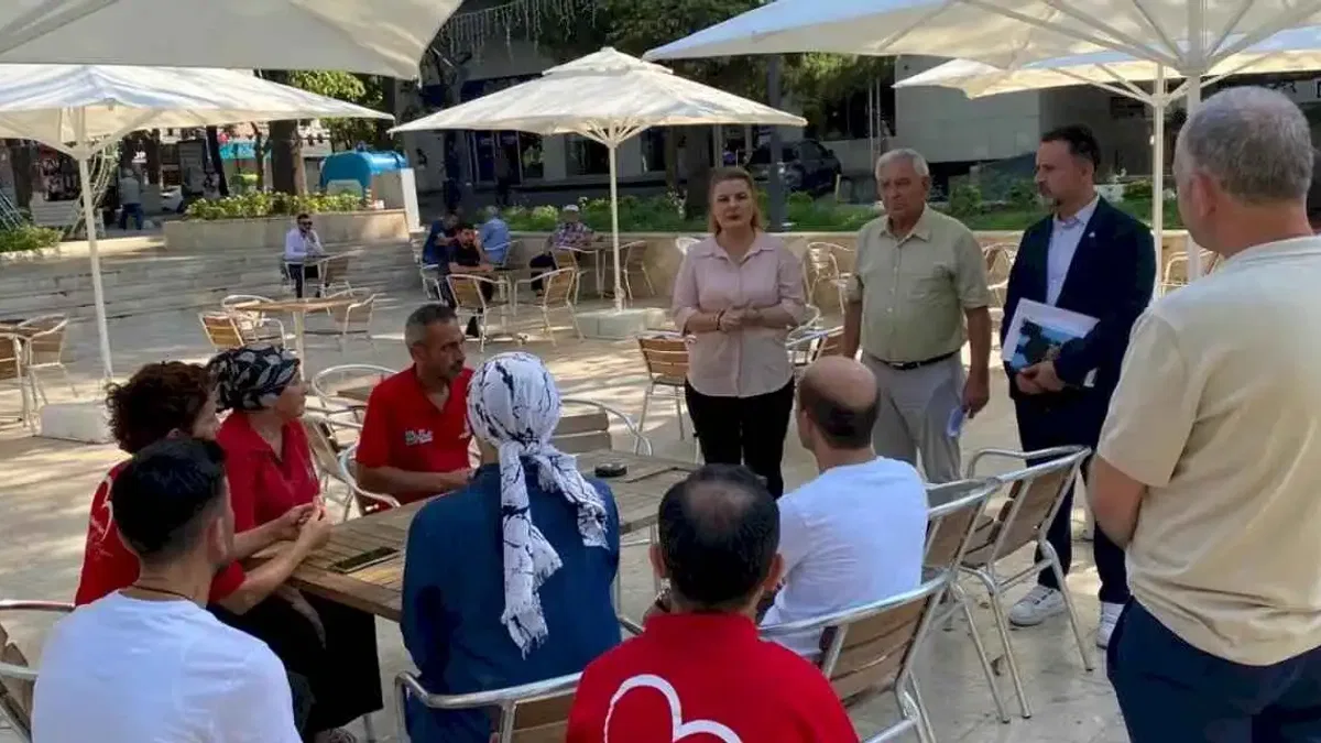Başkan Hürriyet, Gülümse Kafe personeliyle bir araya geldi